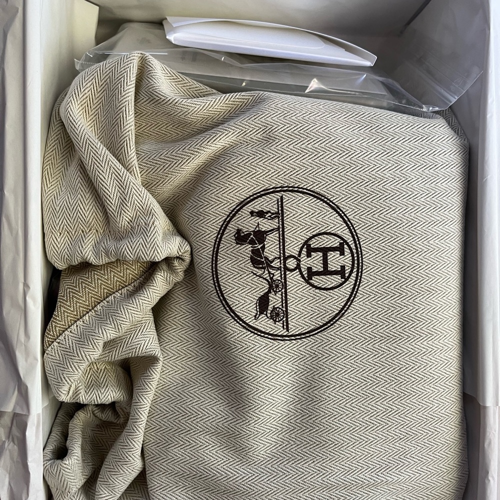 **Hard to find** timeless Hermes mini lindy in Anemone Clemence leather - Picture 3 of 7